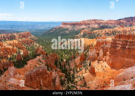 Vista panoramica di hoodoos e formazioni rocciose, Rim Trail, Bryce Canyon National Park, Utah, Stati Uniti d'America, Nord America Foto Stock