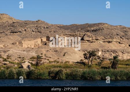 Fiume Nilo lungo Gebel al-Silsila, Egitto, Nord Africa, Africa Foto Stock