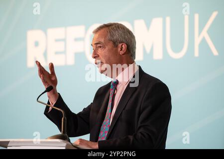 Londra, Inghilterra, Regno Unito. 28 novembre 2024. NIGEL FARAGE interviene durante una conferenza stampa Reform UK a Londra, affrontando la strategia elettorale e le iniziative politiche. (Credit Image: © Thomas Krych/ZUMA Press Wire) SOLO PER USO EDITORIALE! Non per USO commerciale! Foto Stock