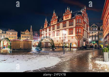 Marktplatz di Wintry Coburg in Baviera, Germania Foto Stock