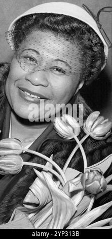 La First Lady of Jazz, Ella Fitzgerald arriva all'aeroporto di Bromma a Stoccolma, in Svezia, il 17 febbraio 1953, prima della sua prima del tour al Konserthuset di Stoccolma. Foto: Vicke Malmström / Aftonbladet / TT code 5600 Foto Stock