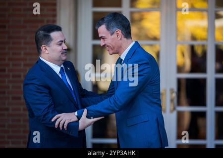 Madrid, Spagna. 28 novembre 2024. Il primo ministro spagnolo Pedro Sanchez (R) riceve il primo ministro iracheno Mohammed Shia al-Sudani (L) al Palazzo di Moncloa. (Foto di Guillermo Gutierrez Carrascal/SOPA Images/Sipa USA) credito: SIPA USA/Alamy Live News Foto Stock