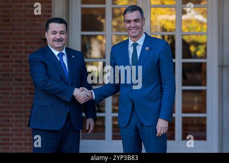 Madrid, Spagna. 28 novembre 2024. Il primo ministro spagnolo Pedro Sanchez (R) riceve il primo ministro iracheno Mohammed Shia al-Sudani (L) al Palazzo di Moncloa. (Foto di Guillermo Gutierrez Carrascal/SOPA Images/Sipa USA) credito: SIPA USA/Alamy Live News Foto Stock