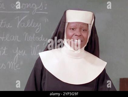 SISTER ACT 2: BACK IN THE HABIT 1993 Buena Vista Pictures Distribution film con Whoopi Goldberg nel ruolo di Sister Mary Clarence/Deloris Wilson-Van Cartier Foto Stock