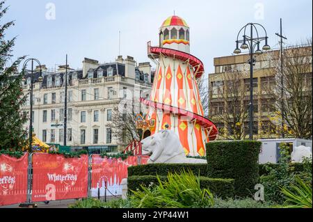 Helter Skelter alla fiera del divertimento al Glasgow Winterfest a George Square, Glasgow, Scozia, Regno Unito, Europa Foto Stock