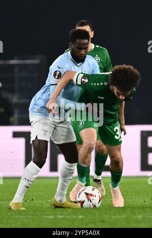 Roma, Italia. 28 novembre 2024 Boulaye dia della S.S. Lazio e Pedro Naressi del P.F.C. Ludogorets in azione durante la fase MD5 di UEFA Europa League 2024/25 tra la S.S. Lazio e il P.F.C. Ludogorets allo Stadio Olimpico il 28 novembre 2024 a Roma. Foto Stock