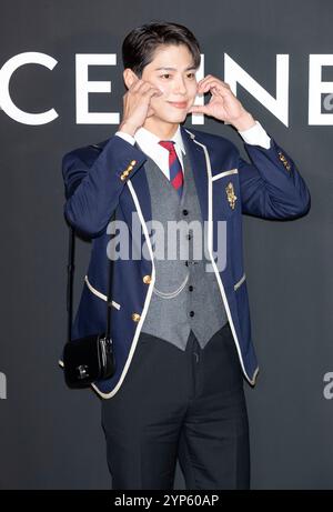 Seoul, Corea del Sud. 28 novembre 2024. L'attore sudcoreano Park Bo-gum partecipa a una chiamata fotografica per l'evento aperto di punta di Celine Cheongdam a Seoul, Corea del Sud, il 28 novembre 2024. (Foto di Lee Young-ho/Sipa USA) credito: SIPA USA/Alamy Live News Foto Stock