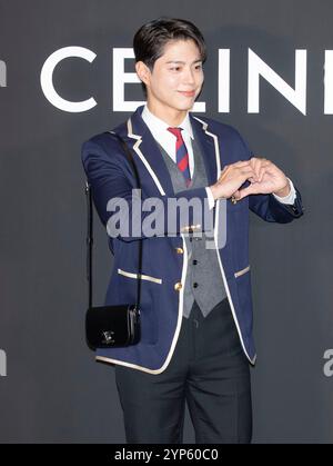 Seoul, Corea del Sud. 28 novembre 2024. L'attore sudcoreano Park Bo-gum partecipa a una chiamata fotografica per l'evento aperto di punta di Celine Cheongdam a Seoul, Corea del Sud, il 28 novembre 2024. (Foto di Lee Young-ho/Sipa USA) credito: SIPA USA/Alamy Live News Foto Stock