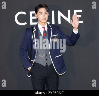 Seoul, Corea del Sud. 28 novembre 2024. L'attore sudcoreano Park Bo-gum partecipa a una chiamata fotografica per l'evento aperto di punta di Celine Cheongdam a Seoul, Corea del Sud, il 28 novembre 2024. (Foto di Lee Young-ho/Sipa USA) credito: SIPA USA/Alamy Live News Foto Stock