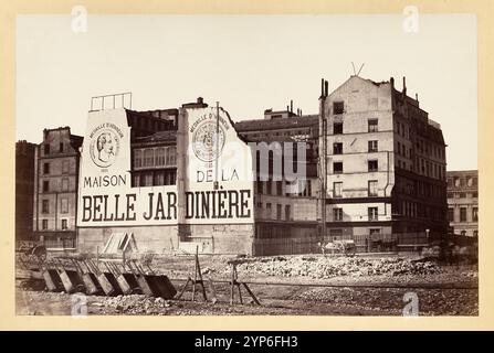 La Belle Jardinère: le magasin de la rue de la Cité pendant sa demolition, Parigi. Attribuito a Charles Marville. 1864-66. Stampa di albume da collodion negativo, Foto Stock