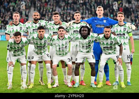 Lubiana, Slovenia. 28 novembre 2024. Lubiana, Slovenia, 28 novembre 2024: Team Olimpija Ljubljana prima della UEFA Conference League, fase League, partita tra Olimpija Ljubljana (Slovenia) e Larne Irlanda del Nord allo Stadio Stozice, Lubiana, Slovenia. (Igor Kupljenik/SPP) credito: SPP Sport Press Photo. /Alamy Live News Foto Stock