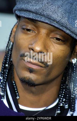 Snoop Dogg alla prima di Los Angeles di 'Soul Plane' tenutasi al Mann Village Theater di Westwood, USA il 17 maggio 2004. Foto Stock