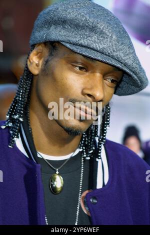 Snoop Dogg alla prima di Los Angeles di 'Soul Plane' tenutasi al Mann Village Theater di Westwood, USA il 17 maggio 2004. Foto Stock