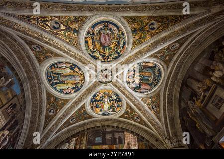 Città del Vaticano, Vaticano, 12 Giugno 2015 : interni e dettagli architettonici di stanze di Raffaello nel Museo del Vaticano, 12 giugno 2015, nella Città del Vaticano il Vaticano Foto Stock