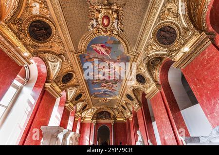 PARIGI, FRANCIA, 13 MARZO 2017: Dettagli architettonici degli appartamenti di Anna d'Austria, 13 marzo 2017, a Parigi, Francia, Europa Foto Stock