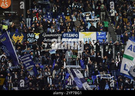 Roma, Lazio. 28 novembre 2024. Tifosi laziali durante le qualificazioni all'Europa League - partita di 5° tappa tra SS Lazio e FC Ludogorets allo stadio Olimpico, Italia, 28 novembre 2024. Credito: massimo insabato/Alamy Live News Foto Stock