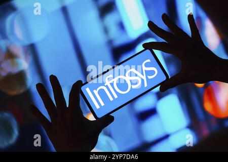 In questa immagine, il logo Infosys Limited viene visualizzato sullo schermo di uno smartphone Foto Stock