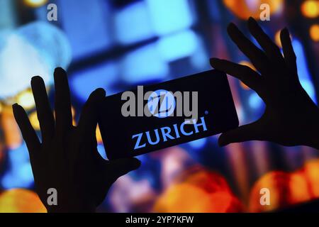 In questa immagine, il logo Zurich Insurance Group viene visualizzato su uno schermo mobile dello smartphone Foto Stock