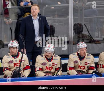 Monaco, Germania. 28 novembre 2024. Mitch OKeefe (Chef-Trainer, tigri di ghiaccio di Norimberga). GER, EHC Red Bull Muenchen vs. Nuernberg Ice Tigers, Eishockey, DEL, 21. Spieltag, Saison 2024/2025, 28.11.2024. Foto: Eibner-Pressefoto/Heike Feiner credito: dpa/Alamy Live News Foto Stock