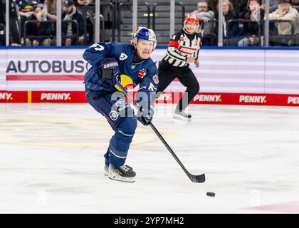 Monaco, Germania. 28 novembre 2024. Emil Johansson (EHC Red Bull Muenchen, n. 57). GER, EHC Red Bull Muenchen vs. Nuernberg Ice Tigers, Eishockey, DEL, 21. Spieltag, Saison 2024/2025, 28.11.2024. Foto: Eibner-Pressefoto/Heike Feiner credito: dpa/Alamy Live News Foto Stock