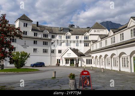 Eidfjord Norvegia, villaggio di Eidfjord in Norvegia e l'hotel Voringfoss che offre camere con vista sul fiordo, Norvegia, Europa, 2024, ex Quality Hotel Foto Stock