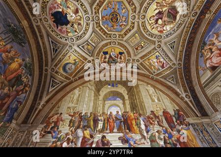 CITTÀ DEL VATICANO, VATICANO, 15 GIUGNO 2015 : interni e dettagli architettonici delle sale di Raffaello nel museo Vaticano, 15 giugno 2015, nella città del Vaticano, Vaticano Foto Stock