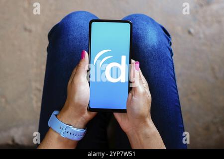 In questa immagine, il logo Doximity visualizzato su uno smartphone Foto Stock