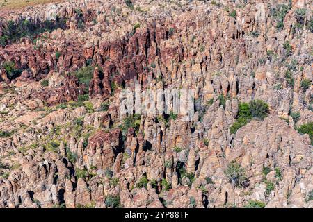Sfreccia sulle formazioni rocciose uniche di arenaria della città perduta meridionale nel remoto Parco Nazionale di Limmen, sul Golfo di Carpentaria in Australia. Foto Stock