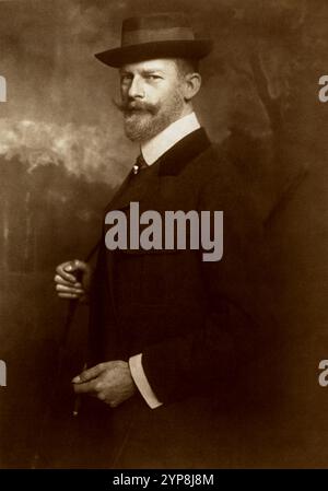 1909 c. , Berlino , GERMANIA : il principe tedesco Karl Anton Friedrich Wilhelm Ludwig Prinz von Hohenzollern Sigmaringen ( Carl , 1868 – 1919 ) . Figlio del principe cattolico Leopoldo Stefan Karl Anton Fürst von Hohenzollern-Sigmaringen ( 1835 - 1905 ) e di Antónia Maria Fernanda de Saxe-Coburg-Gotha e Braganza Infanta del Portogallo ( 1845 - 1913 ) figlia del re Ferdinando II del Portogallo . Sposò sua cugina la principessa Joséphine Caroline Marie Albertine de Belgique di Sachsen-Coburg-Gotha ( 1872 - 1958 ). La coppia ebbe quattro figli. Foto di NICOLA PERSCHEID ( 1864 - 1930 ), Berlino . - HOHENZOLLERN - S Foto Stock