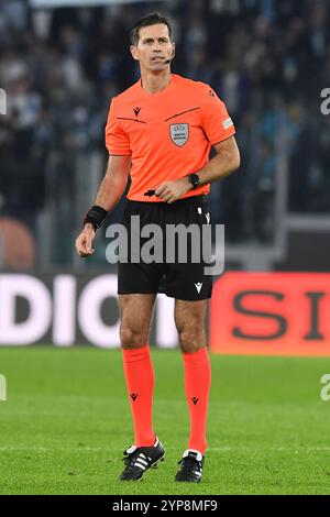 Roma, Italia. 28 novembre 2024. L'arbitro Duje Strukan visto durante il turno di qualificazione dell'Europa League - partita di 5° tappa tra SS Lazio e FC Ludogorets allo stadio olimpico. Punteggio finale: Lazio 0 : 0 Ludogorets credito: SOPA Images Limited/Alamy Live News Foto Stock