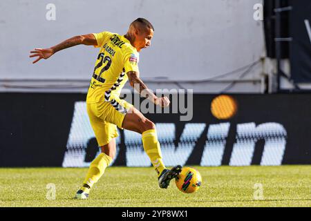 Gustavo Garcia (CD Nacional) visto in azione durante la partita della Liga Portugal tra squadre del CF Estrela Amadora e del CD Nacional all'Estadio Jose Gomes. Punteggio finale; CF Estrela Amadora 2:0 CD Nacional Foto Stock