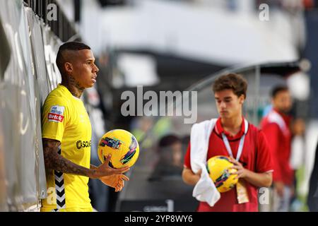 Gustavo Garcia (CD Nacional) visto in azione durante la partita della Liga Portugal tra squadre del CF Estrela Amadora e del CD Nacional all'Estadio Jose Gomes. Punteggio finale; CF Estrela Amadora 2:0 CD Nacional Foto Stock