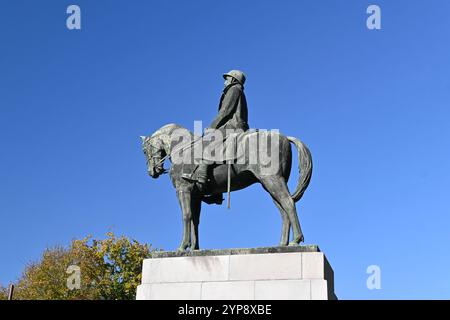 Statua del re Alberto i nel parco di Koning Albert i (Parco di Re Alberto i) – Bruges, Belgio – 24 ottobre 2024 Foto Stock