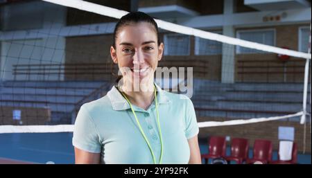 Una carrozza donna che scrive sugli appunti in campo 4k Foto Stock