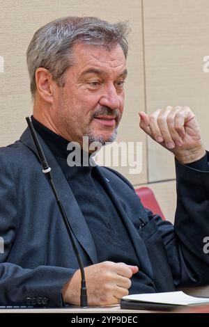 Markus Söder, CSU. 34. Plenarsitzung des Landtags. Der Bayerische Ministerpräsident Dr. Markus Söder, am Rand des Plenarsaals. München Bayern Deutschland *** Markus Söder , CSU 34 sessione plenaria del Parlamento di Stato il primo ministro bavarese Dr. Markus Söder, ai margini della camera plenaria Monaco di Baviera Germania Copyright: XRolfxPossx Foto Stock