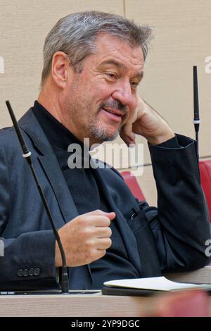 Markus Söder, CSU. 34. Plenarsitzung des Landtags. Der Bayerische Ministerpräsident Dr. Markus Söder, am Rand des Plenarsaals. München Bayern Deutschland *** Markus Söder , CSU 34 sessione plenaria del Parlamento di Stato il primo ministro bavarese Dr. Markus Söder, ai margini della camera plenaria Monaco di Baviera Germania Copyright: XRolfxPossx Foto Stock
