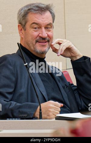 Markus Söder, CSU. 34. Plenarsitzung des Landtags. Der Bayerische Ministerpräsident Dr. Markus Söder, am Rand des Plenarsaals. München Bayern Deutschland *** Markus Söder , CSU 34 sessione plenaria del Parlamento di Stato il primo ministro bavarese Dr. Markus Söder, ai margini della camera plenaria Monaco di Baviera Germania Copyright: XRolfxPossx Foto Stock