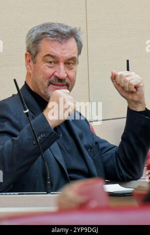 Markus Söder, CSU. 34. Plenarsitzung des Landtags. Der Bayerische Ministerpräsident Dr. Markus Söder, am Rand des Plenarsaals. München Bayern Deutschland *** Markus Söder , CSU 34 sessione plenaria del Parlamento di Stato il primo ministro bavarese Dr. Markus Söder, ai margini della camera plenaria Monaco di Baviera Germania Copyright: XRolfxPossx Foto Stock