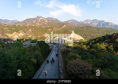 Pechino, Cina - 23 ottobre 2024: Vista dal passo di Juyongguan della grande Muraglia Cinese. Foto Stock