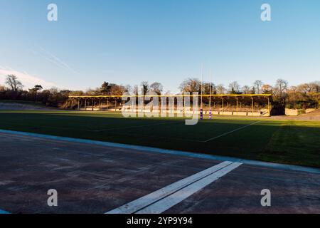 Vista generale. Pierre Rabadan, vicesindaco responsabile dello sport, ha visitato il velodromo Jacques-Anquetil per firmare un accordo di sponsorizzazione con la francese dei Jeux e la Fondation du Patrimoine per la sua prossima ristrutturazione. Inaugurato nel cuore del Bois de Vincennes più di cento anni fa, il velodromo ha giocato un ruolo importante nella storia del ciclismo nazionale e internazionale. La Cipale ha ospitato gli eventi ciclistici delle Olimpiadi del 1900 e del 1924, nonché il calcio e il rugby. È stato anche il luogo di scelta per il Tour de France per diversi anni consecutivi. Foto Stock