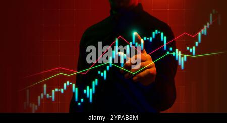Uomo d'affari che mette in evidenza i principali indicatori economici sullo schermo, che rappresentano la pianificazione strategica aziendale e l'analisi finanziaria. Foto Stock