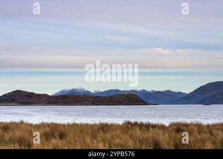 28 novembre 2024. Vista sul lago Linnhe verso Ben Nevis, Highlands e isole, Scozia. Foto Stock