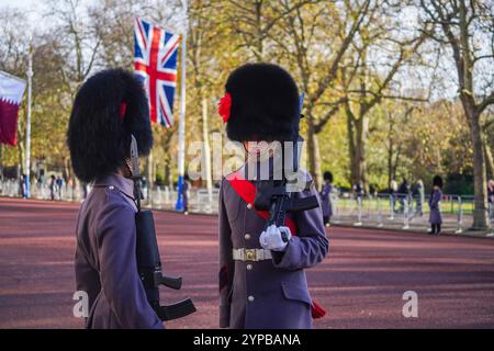 Londra, Regno Unito. 29 novembre 2024 i membri della divisione Household prendono parte alle prove in vista della visita di stato dell'emiro del Qatar nel Regno Unito. Sheikh Tamim bin Hamad al Thani . L'emiro del Qatar sarà accolto da re carlo III e dalla regina Camilla a Buckingham Palace martedì 3 dicembre credito. Amer Ghazzal/Alamy Live News Foto Stock
