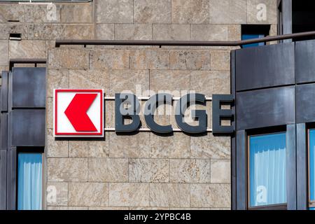 Firma e logo sulla sede della Banque Cantonale de Genève (BCGE), una banca pubblica svizzera fondata nel 1816 a Ginevra, Svizzera Foto Stock