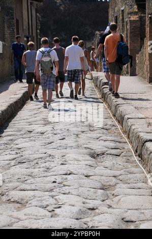 Scavi della città romana sepolti dall'eruzione del Vesuvio nel 79 d.C. Sito archeologico di Ercolano, Ercolano, Italia Foto Stock