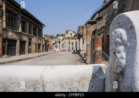 Scavi della città romana sepolti dall'eruzione del Vesuvio nel 79 d.C. Sito archeologico di Ercolano, Ercolano, Italia Foto Stock