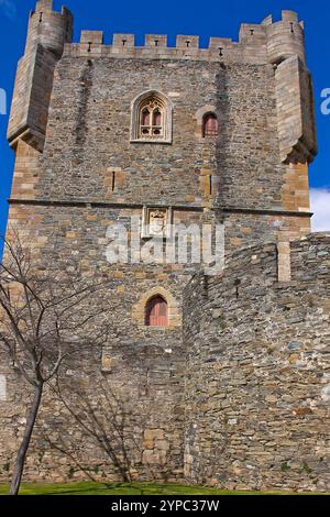 Castello in stile medievale. Castello di Braganza, Portogallo. Foto Stock