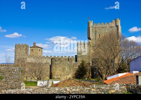 Castello in stile medievale. Castello di Braganza, Portogallo. Foto Stock