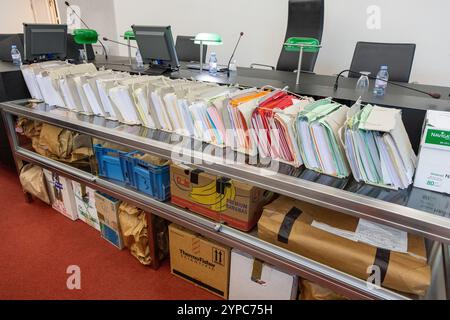 Gent, Belgio. 29 novembre 2024. Elementi di prova illustrati durante il primo giorno del processo di assise di sei uomini provenienti dai Paesi Bassi dinanzi alla Corte d'assise delle Fiandre orientali di Gent, venerdì 29 novembre 2024. I sei uomini sono accusati di aver ucciso il 41enne belga Raouf Ben Alita a Stekene nel 2018. BELGA FOTO NICOLAS MAETERLINCK credito: Belga News Agency/Alamy Live News Foto Stock