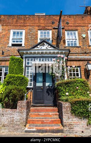 Porta laterale dell'edificio del pub Shoulder of Mutton, Wendover, Buckinghamshire, Inghilterra Foto Stock